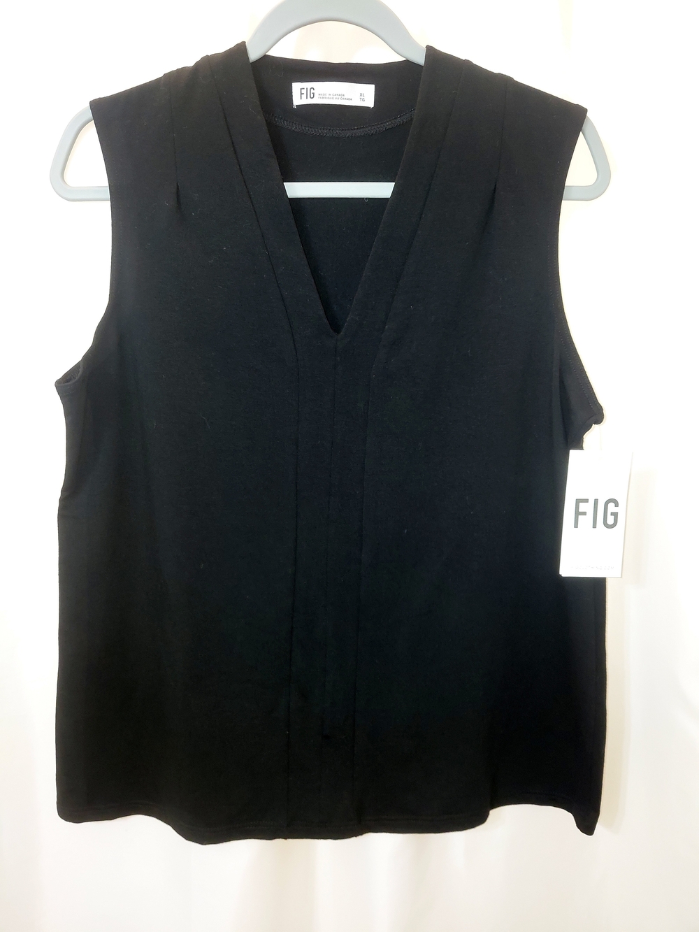 NWT Sz XL Fig Mag Top Black V-Neck Sleeveless Top UPF 50
